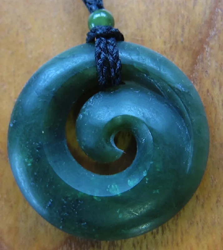 Best necklaces and pendants with seashell designs for a tropical, beachy vibe-JADE SWIRL