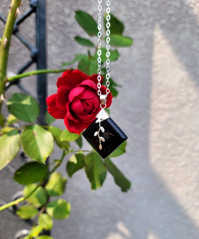 Best necklaces and pendants with rose gold for a warm and romantic appeal-Climbing Vine Necklace